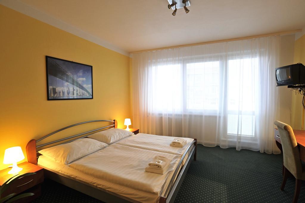 Hotel Krystal Hodonín Exterior photo
