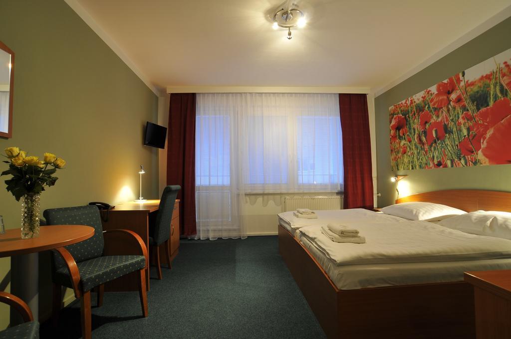 Hotel Krystal Hodonín Exterior photo