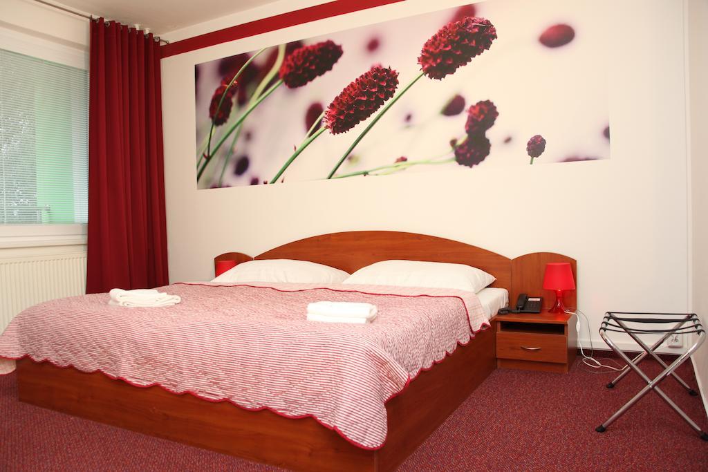 Hotel Krystal Hodonín Exterior photo